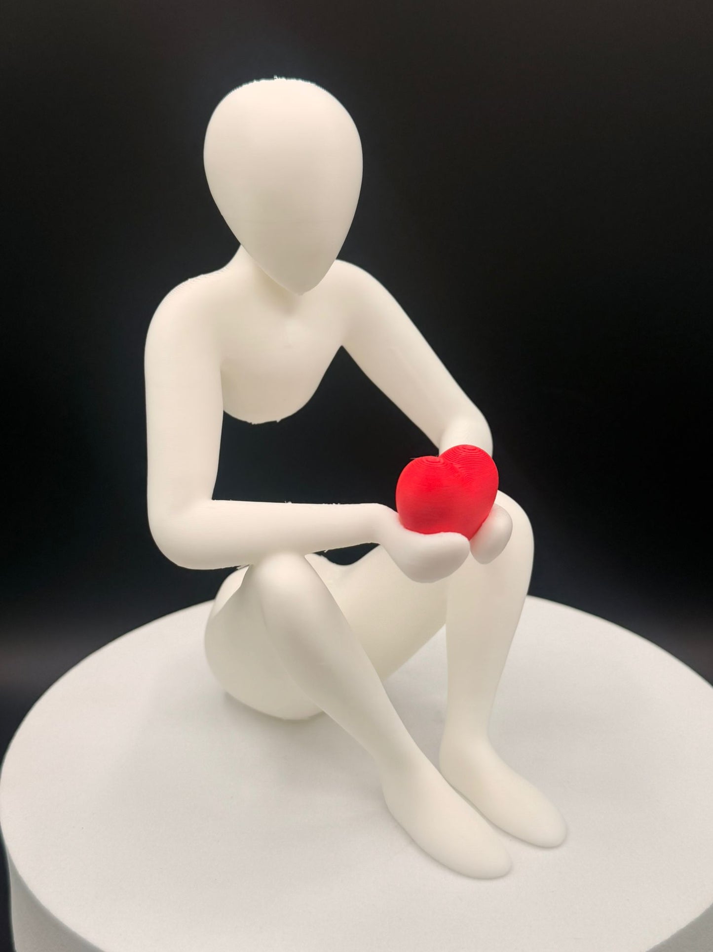 Minimalist Sitting Figure Ornament with Red Heart (Approx. 14 cm)